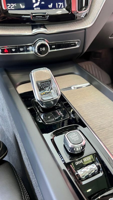 Volvo XC 60 T-8 INSCRIPTION 2.0 (Híbrido) 2019/2020 PC VEÍCULOS SANTA CRUZ DO SUL / Carros no Vale