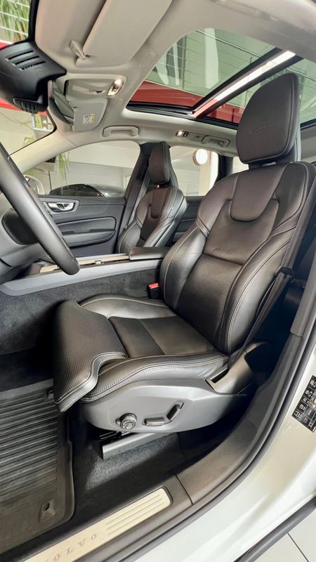Volvo XC 60 T-8 INSCRIPTION 2.0 (Híbrido) 2019/2020 PC VEÍCULOS SANTA CRUZ DO SUL / Carros no Vale