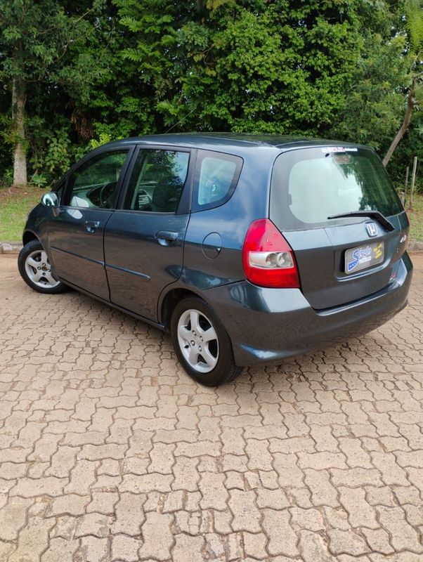 Honda FIT LXL 1.4 2006/2006 SÉRGIO VEÍCULOS TEUTÔNIA / Carros no Vale