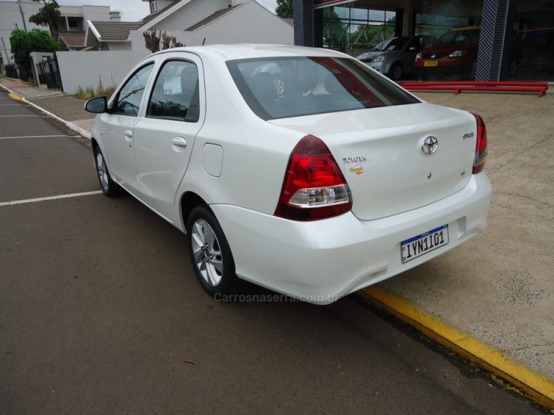 TOYOTA ETIOS 1.5 X PLUS 16V 2018/2019 BOURSCHEID CARROS E MOTOS SANTA CLARA DO SUL / Carros no Vale