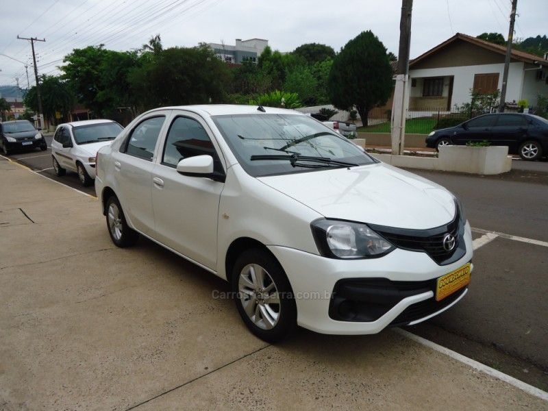 TOYOTA ETIOS 1.5 X PLUS 16V 2018/2019 BOURSCHEID CARROS E MOTOS SANTA CLARA DO SUL / Carros no Vale