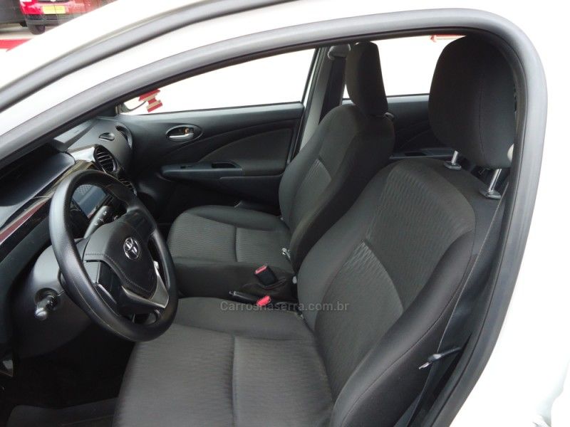TOYOTA ETIOS 1.5 X PLUS 16V 2018/2019 BOURSCHEID CARROS E MOTOS SANTA CLARA DO SUL / Carros no Vale