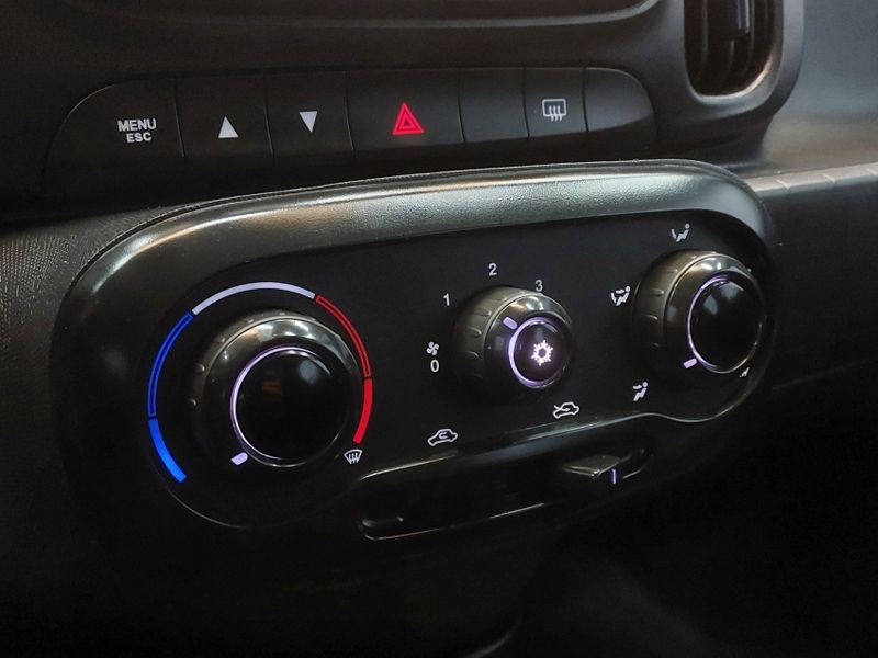 Fiat MOBI 1.0 EVO FLEX TREKKING MANUAL 2023/2023 BETIOLO NOVOS E SEMINOVOS LAJEADO / Carros no Vale