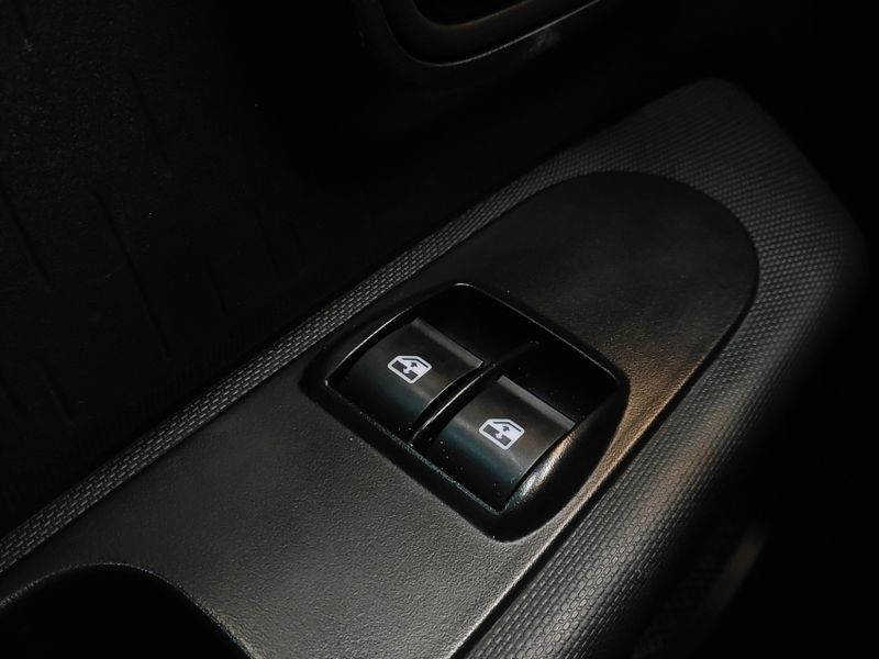 Fiat MOBI 1.0 EVO FLEX TREKKING MANUAL 2023/2023 BETIOLO NOVOS E SEMINOVOS LAJEADO / Carros no Vale