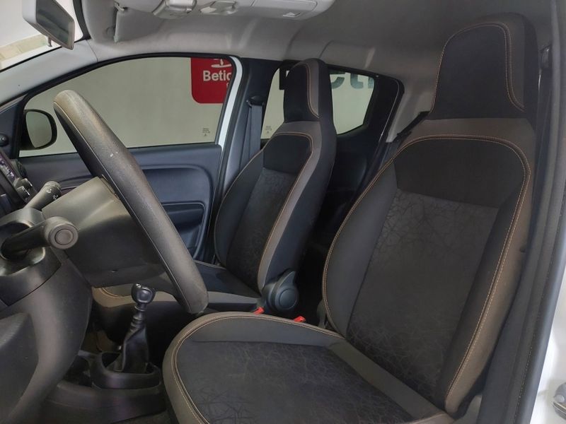 Fiat MOBI 1.0 EVO FLEX TREKKING MANUAL 2021/2022 BETIOLO NOVOS E SEMINOVOS LAJEADO / Carros no Vale