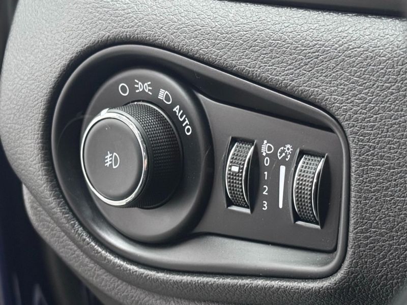JEEP RENEGADE 1.3 T270 TURBO FLEX TRAILHAWK 4X4 AT9 2022/2022 BETIOLO NOVOS E SEMINOVOS LAJEADO / Carros no Vale