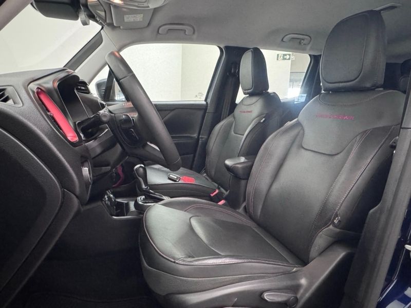 JEEP RENEGADE 1.3 T270 TURBO FLEX TRAILHAWK 4X4 AT9 2022/2022 BETIOLO NOVOS E SEMINOVOS LAJEADO / Carros no Vale