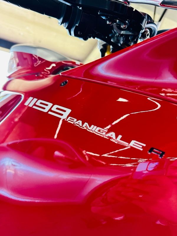 Ducati 1199 Panigale S R / APENAS 161 UNIDADES NO MUNDO 2013/2013 CASTELLAN E TOMAZONI MOTORS CAXIAS DO SUL / Carros no Vale
