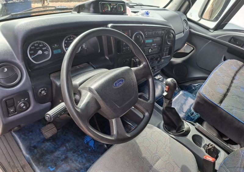 Ford Cargo 2429 E 6×2 Turbo Câmara Fria 2014/2015 CAMINHÕES & CAMIONETAS PASSO FUNDO / Carros no Vale
