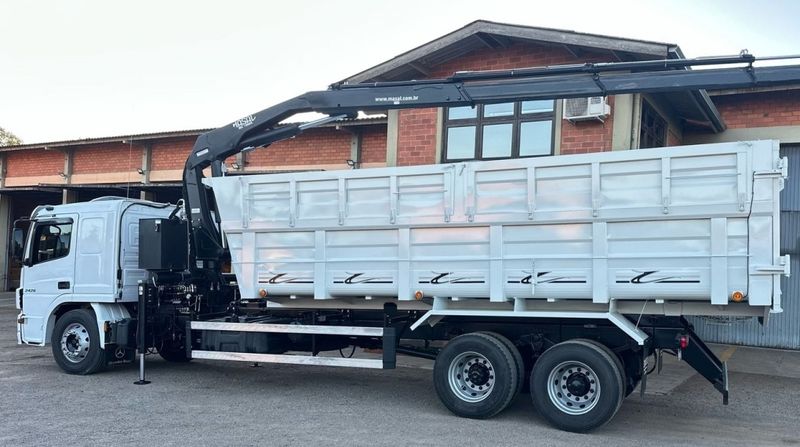 Mercedes-Benz Atego 2426 6×2 (E5) Caçamba 2020/2020 CAMINHÕES & CAMIONETAS PASSO FUNDO / Carros no Vale