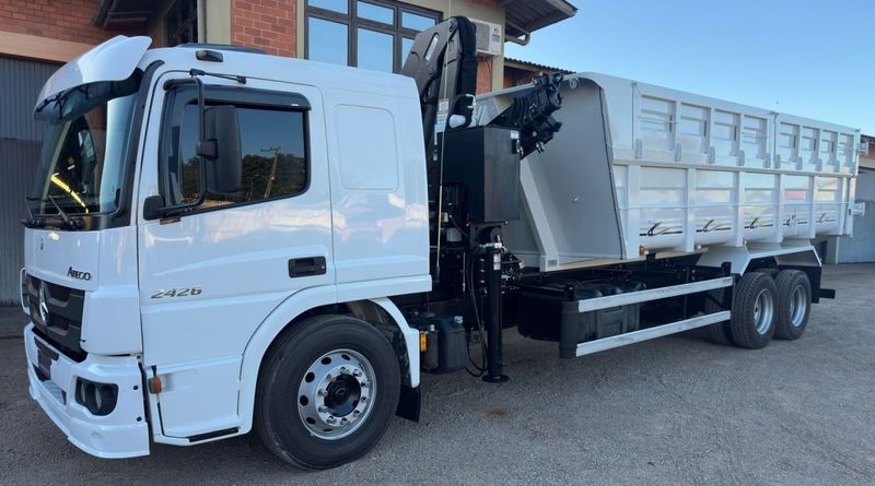 Mercedes-Benz Atego 2426 6×2 (E5) Caçamba 2020/2020 CAMINHÕES & CAMIONETAS PASSO FUNDO / Carros no Vale