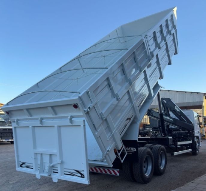 Mercedes-Benz Atego 2426 6×2 (E5) Caçamba 2020/2020 CAMINHÕES & CAMIONETAS PASSO FUNDO / Carros no Vale
