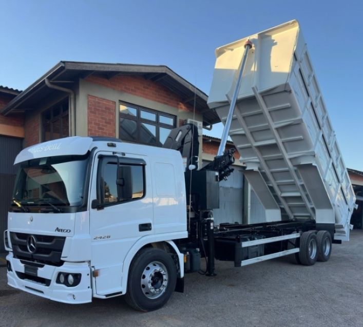 Mercedes-Benz Atego 2426 6×2 (E5) Caçamba 2020/2020 CAMINHÕES & CAMIONETAS PASSO FUNDO / Carros no Vale