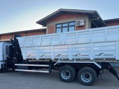 Mercedes-Benz Atego 2426 6×2 (E5) Caçamba 2020/2020 CAMINHÕES & CAMIONETAS PASSO FUNDO / Carros no Vale