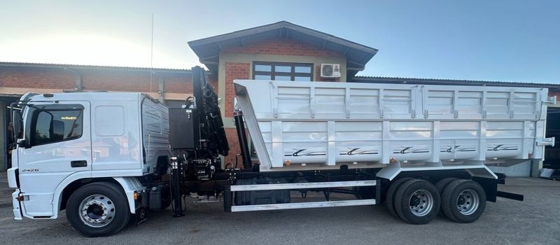 Mercedes-Benz Atego 2426 6×2 (E5) Caçamba 2020/2020 CAMINHÕES & CAMIONETAS PASSO FUNDO / Carros no Vale