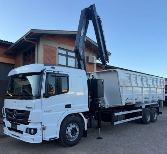 Mercedes-Benz Atego 2426 6×2 (E5) Caçamba 2020/2020 CAMINHÕES & CAMIONETAS PASSO FUNDO / Carros no Vale