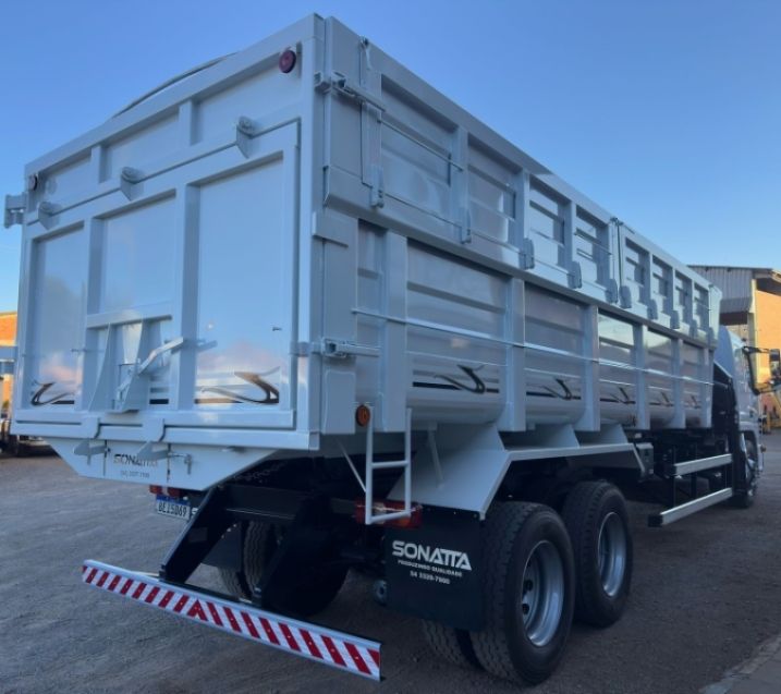 Mercedes-Benz Atego 2426 6×2 (E5) Caçamba 2020/2020 CAMINHÕES & CAMIONETAS PASSO FUNDO / Carros no Vale