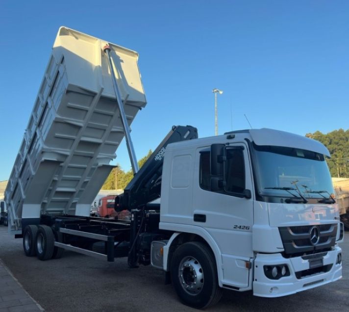 Mercedes-Benz Atego 2426 6×2 (E5) Caçamba 2020/2020 CAMINHÕES & CAMIONETAS PASSO FUNDO / Carros no Vale