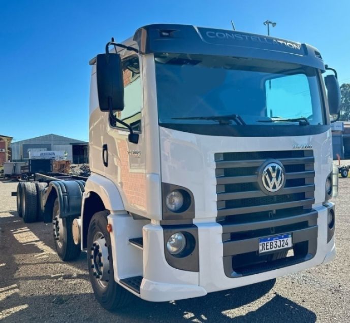 Volkswagen 24-280 CRM 8X2 24-280 E Constel 6×2 Graneleiro 2021/2022 CAMINHÕES & CAMIONETAS PASSO FUNDO / Carros no Vale