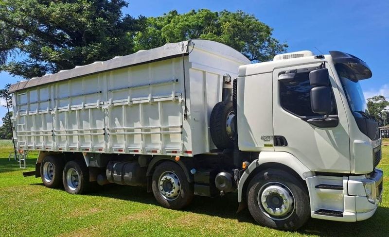 Volvo VM 270 8×2 Caçamba (E5) 2014/2014 CAMINHÕES & CAMIONETAS PASSO FUNDO / Carros no Vale
