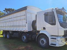 Volvo VM 270 8×2 Caçamba (E5) 2014/2014 CAMINHÕES & CAMIONETAS PASSO FUNDO / Carros no Vale