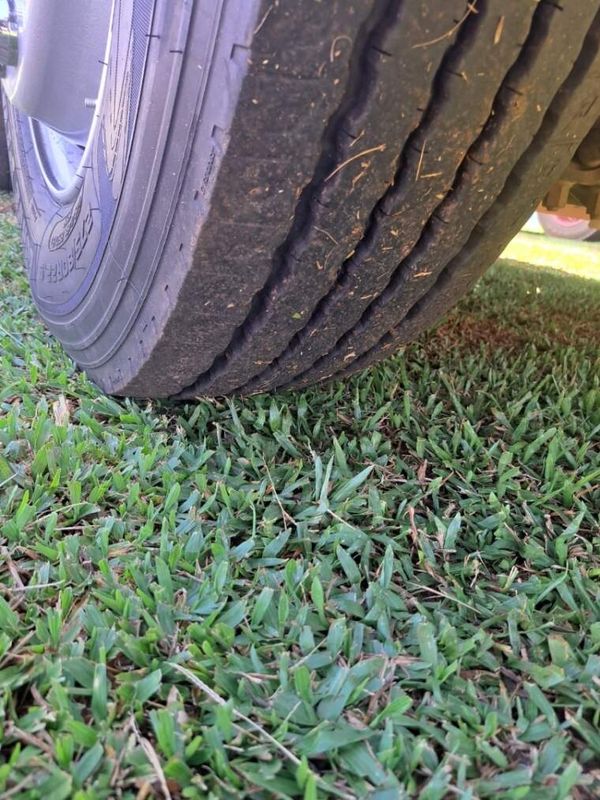 Volvo VM 270 8×2 Caçamba (E5) 2014/2014 CAMINHÕES & CAMIONETAS PASSO FUNDO / Carros no Vale