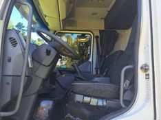 Volvo VM 270 8×2 Caçamba (E5) 2014/2014 CAMINHÕES & CAMIONETAS PASSO FUNDO / Carros no Vale