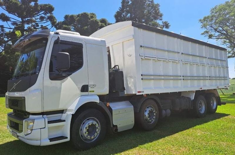 Volvo VM 270 8×2 Caçamba (E5) 2014/2014 CAMINHÕES & CAMIONETAS PASSO FUNDO / Carros no Vale
