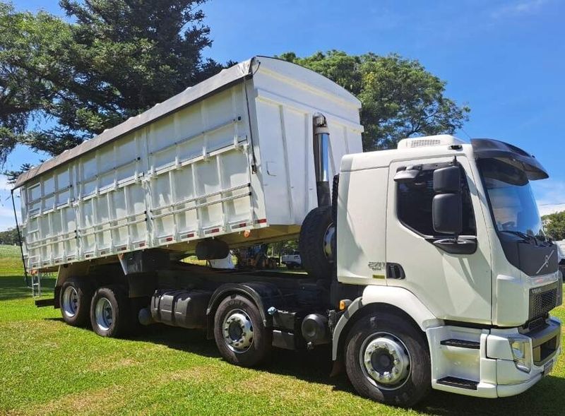 Volvo VM 270 8×2 Caçamba (E5) 2014/2014 CAMINHÕES & CAMIONETAS PASSO FUNDO / Carros no Vale