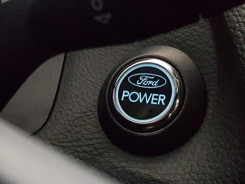 Ford FOCUS 2.0 SE PLUS SEDAN 16V FLEX 4P POWERSHIFT 2013/2014 ADVANT AUTOMÓVEIS CAXIAS DO SUL / Carros no Vale