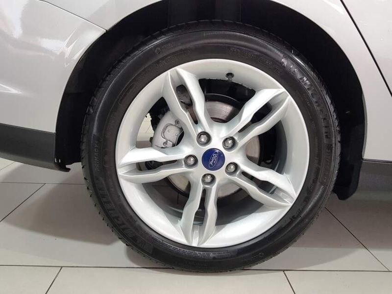 Ford FOCUS 2.0 SE PLUS SEDAN 16V FLEX 4P POWERSHIFT 2013/2014 ADVANT AUTOMÓVEIS CAXIAS DO SUL / Carros no Vale