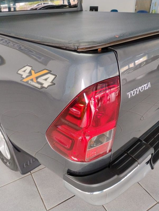 Toyota HILUX CD SR 4X4 2.8 TDI 2017/2017 SÉRGIO VEÍCULOS TEUTÔNIA / Carros no Vale