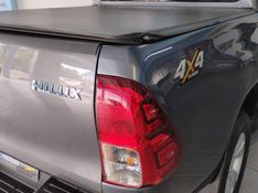 Toyota HILUX CD SR 4X4 2.8 TDI 2017/2017 SÉRGIO VEÍCULOS TEUTÔNIA / Carros no Vale