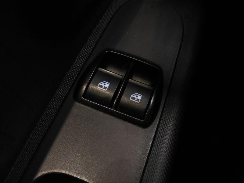 Fiat MOBI 1.0 EVO FLEX LIKE MANUAL 2020/2021 BETIOLO NOVOS E SEMINOVOS LAJEADO / Carros no Vale