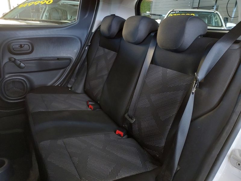 Fiat MOBI 1.0 EVO FLEX LIKE MANUAL 2023/2024 BETIOLO NOVOS E SEMINOVOS LAJEADO / Carros no Vale