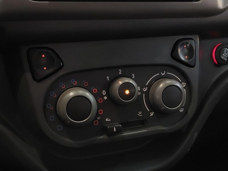 Fiat UNO 1.0 EVO VIVACE 8V FLEX 4P MANUAL 2013/2014 BETIOLO NOVOS E SEMINOVOS LAJEADO / Carros no Vale