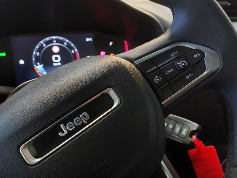 JEEP RENEGADE 1.3 T270 TURBO FLEX LONGITUDE AT6 2024/2025 BETIOLO NOVOS E SEMINOVOS LAJEADO / Carros no Vale