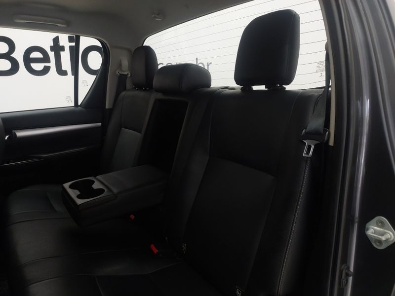 Toyota HILUX 2.7 SRV 4X2 CD 16V FLEX 4P AUTOMÁTICO 2016/2017 BETIOLO NOVOS E SEMINOVOS LAJEADO / Carros no Vale
