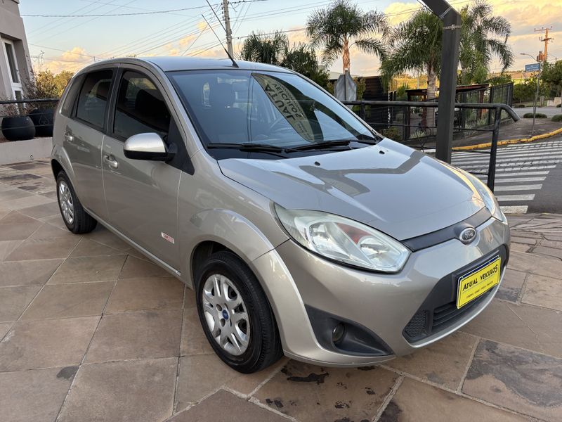Ford Fiesta 1.6 8V /Class 8V 2013/2013 ATUAL VEÍCULOS VISTA ALEGRE DO PRATA / Carros no Vale