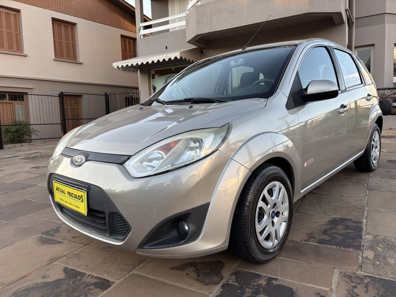 Ford Fiesta 1.6 8V /Class 8V 2013/2013 ATUAL VEÍCULOS VISTA ALEGRE DO PRATA / Carros no Vale