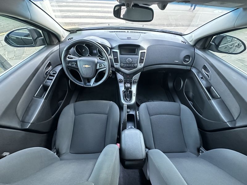 CHEVROLET CRUZE HB Sport LT 1.8 16V FlexP Mec 2013/2013 ATUAL VEÍCULOS VISTA ALEGRE DO PRATA / Carros no Vale