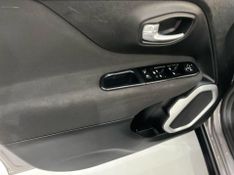 Jeep Renegade 1.8 2020/2021 SIM AUTOMÓVEIS ROLANTE / Carros no Vale