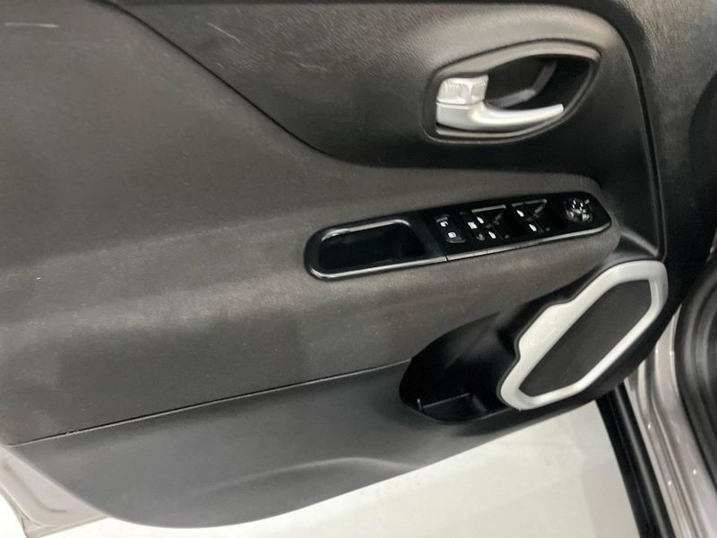 Jeep Renegade 1.8 2020/2021 SIM AUTOMÓVEIS ROLANTE / Carros no Vale
