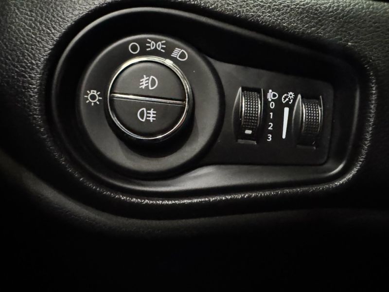 Jeep Renegade Longitude 2.0 Tb 4×4 2021/2021 SIM AUTOMÓVEIS ROLANTE / Carros no Vale