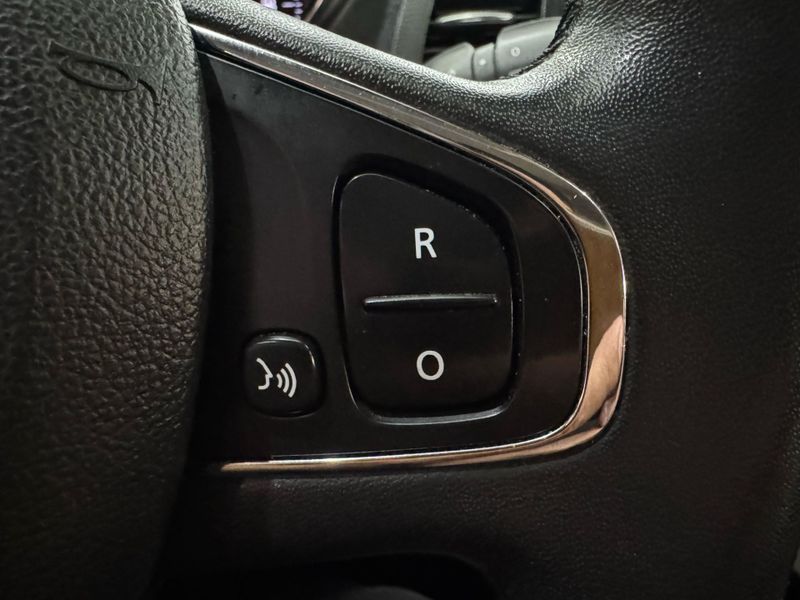 Renault Captur Intense 2.0 16v 2017/2018 SIM AUTOMÓVEIS ROLANTE / Carros no Vale