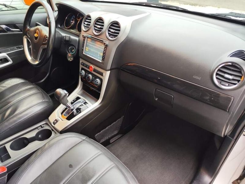 Chevrolet CAPTIVA SPORT FWD 2.4 16V ECOTEC 4P GASOLINA 2013/2014 VINTAGE VEÍCULOS CAXIAS DO SUL / Carros no Vale