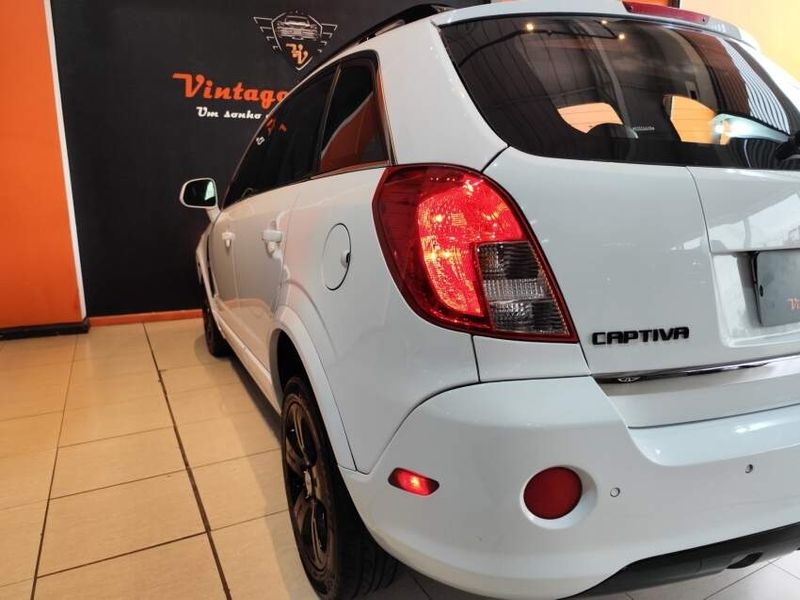 Chevrolet CAPTIVA SPORT FWD 2.4 16V ECOTEC 4P GASOLINA 2013/2014 VINTAGE VEÍCULOS CAXIAS DO SUL / Carros no Vale