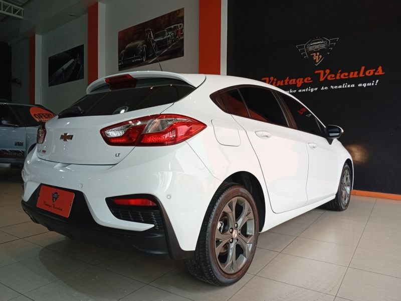 Chevrolet CRUZE 1.4 TURBO LT 16V FLEX 4P AUTOMÁTICO 2017/2018 VINTAGE VEÍCULOS CAXIAS DO SUL / Carros no Vale