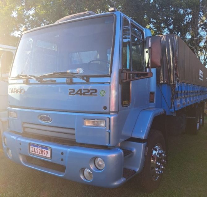 Ford Cargo 2422 E 3-Eixos 2004/2004 CAMINHÕES & CAMIONETAS PASSO FUNDO / Carros no Vale