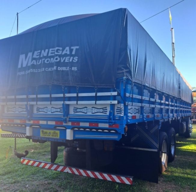 Ford Cargo 2422 E 3-Eixos 2004/2004 CAMINHÕES & CAMIONETAS PASSO FUNDO / Carros no Vale